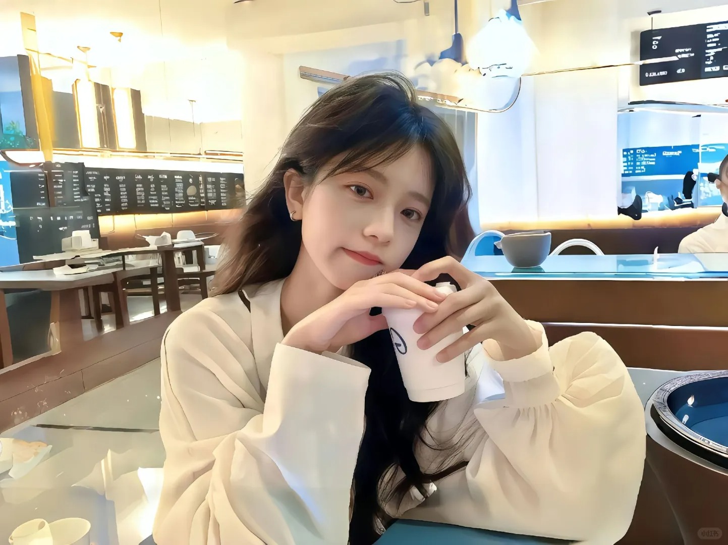 [内部案例讲解]5. 搭讪后聊天如何打开破冰，让女生疯狂发自拍解释证明自己-Roy情感网